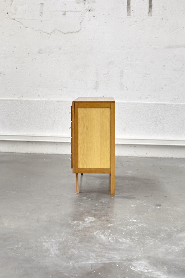 Dresser feet compass