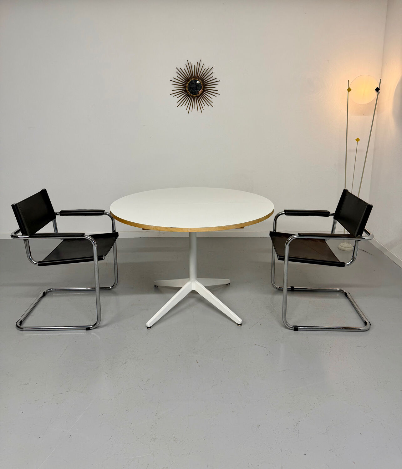 Extendable dining table designed by George Nelson for Herman Miller 60’