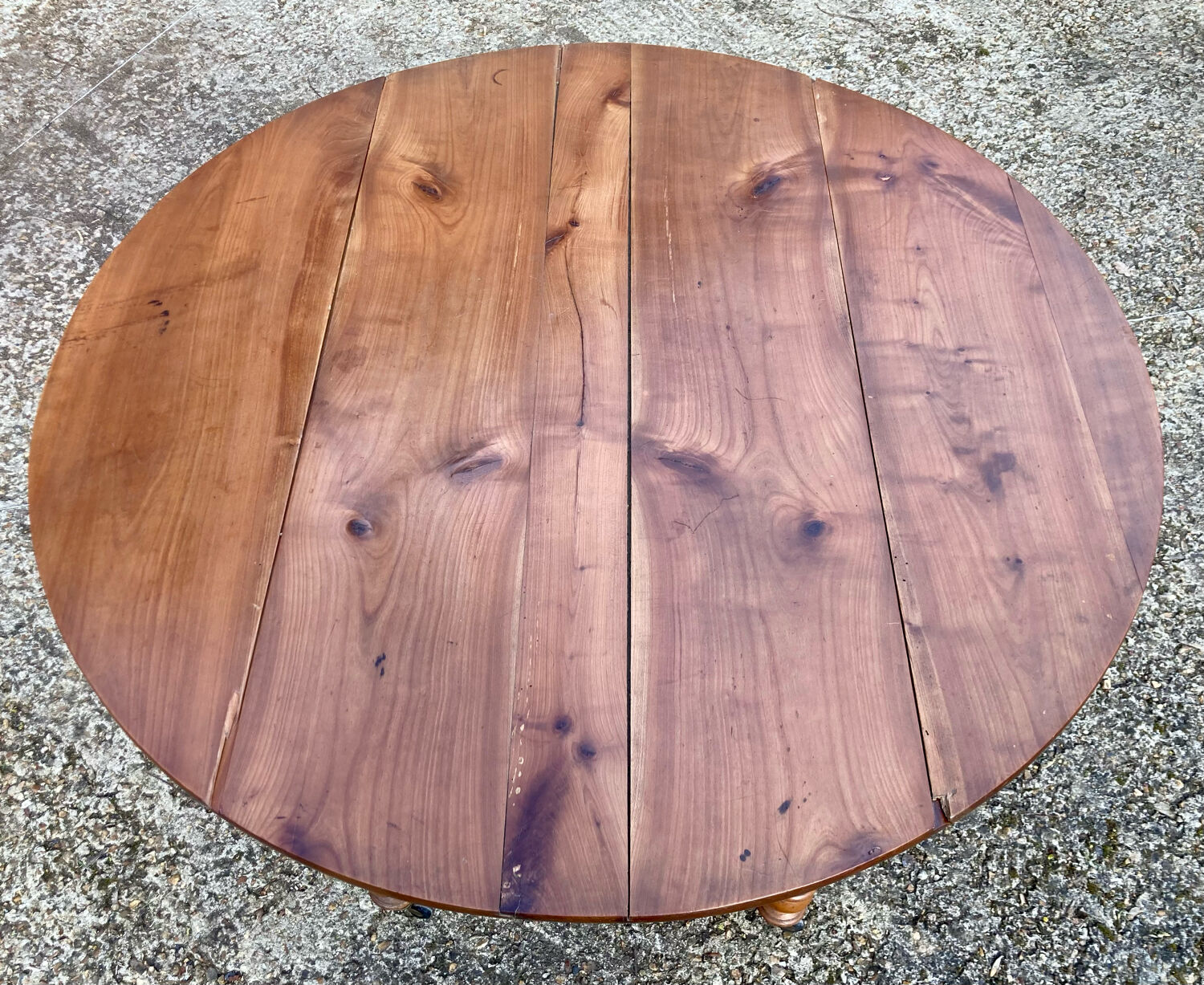 Round table