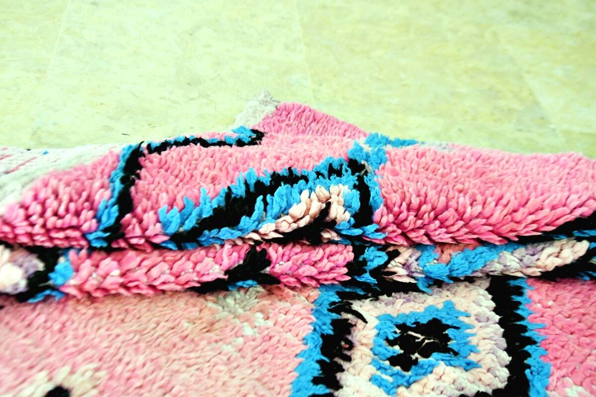 Boujaad vintage Moroccan Berber rug 212 x 105 cm