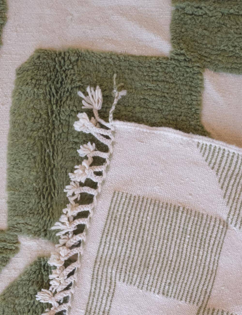 Contemporary Green Rug - 288 x 211 cm