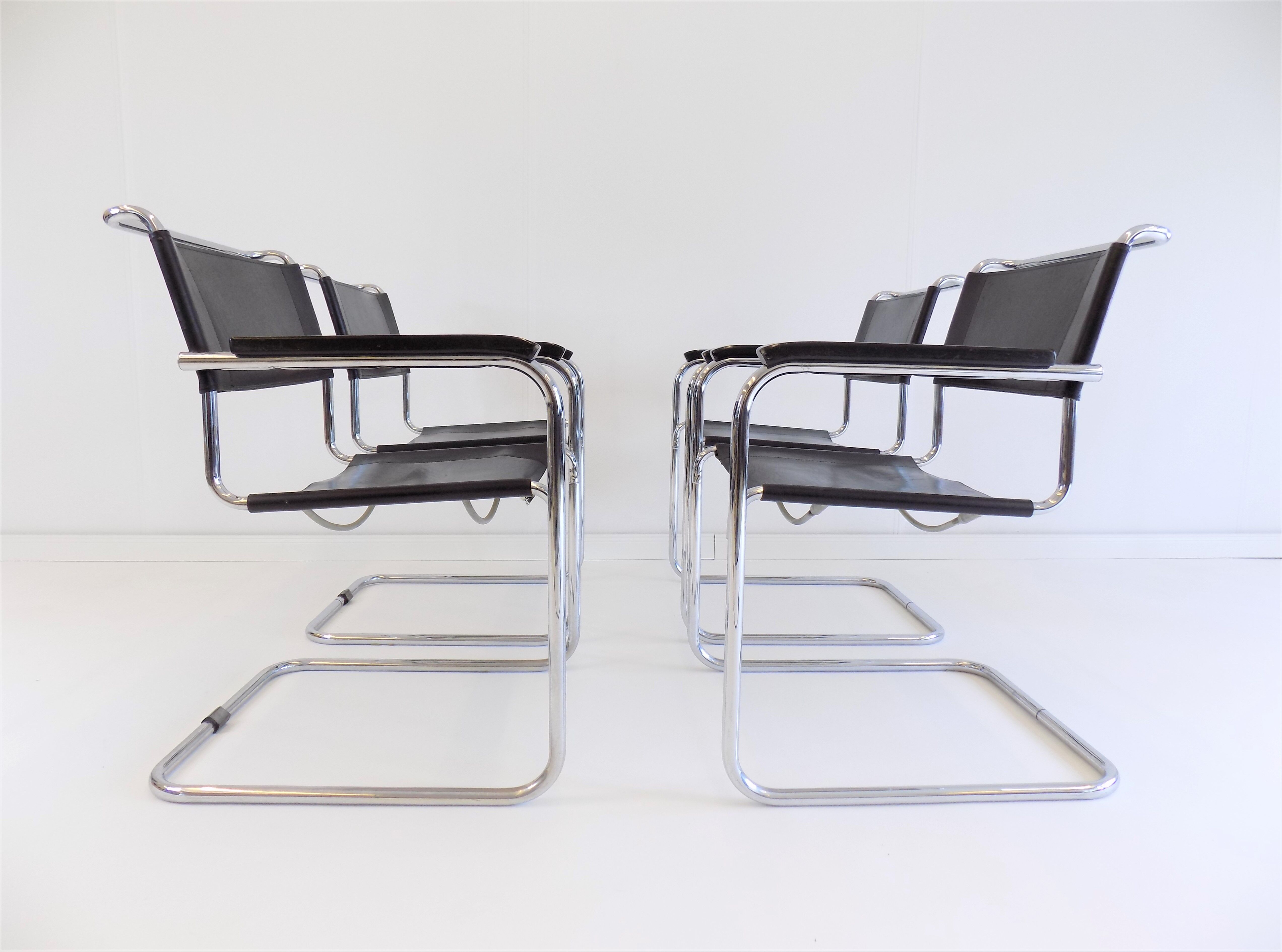 Set de 4 fauteuils Thonet S34 cuir cantilever par Mart Stam