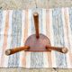 Tabouret tripode brutaliste