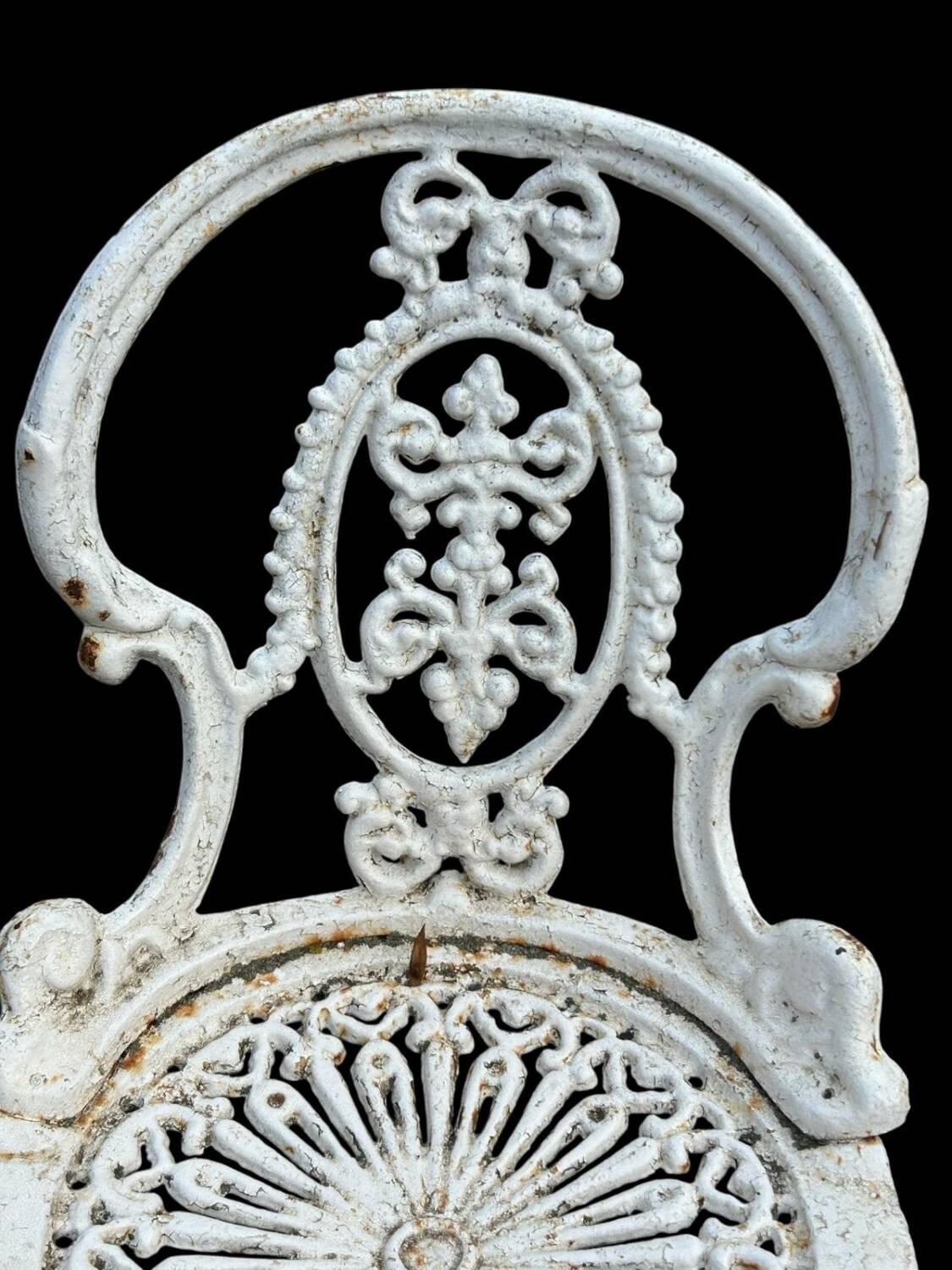 Suite de quatre chaises de jardin en fonte de style Victorien vers 190