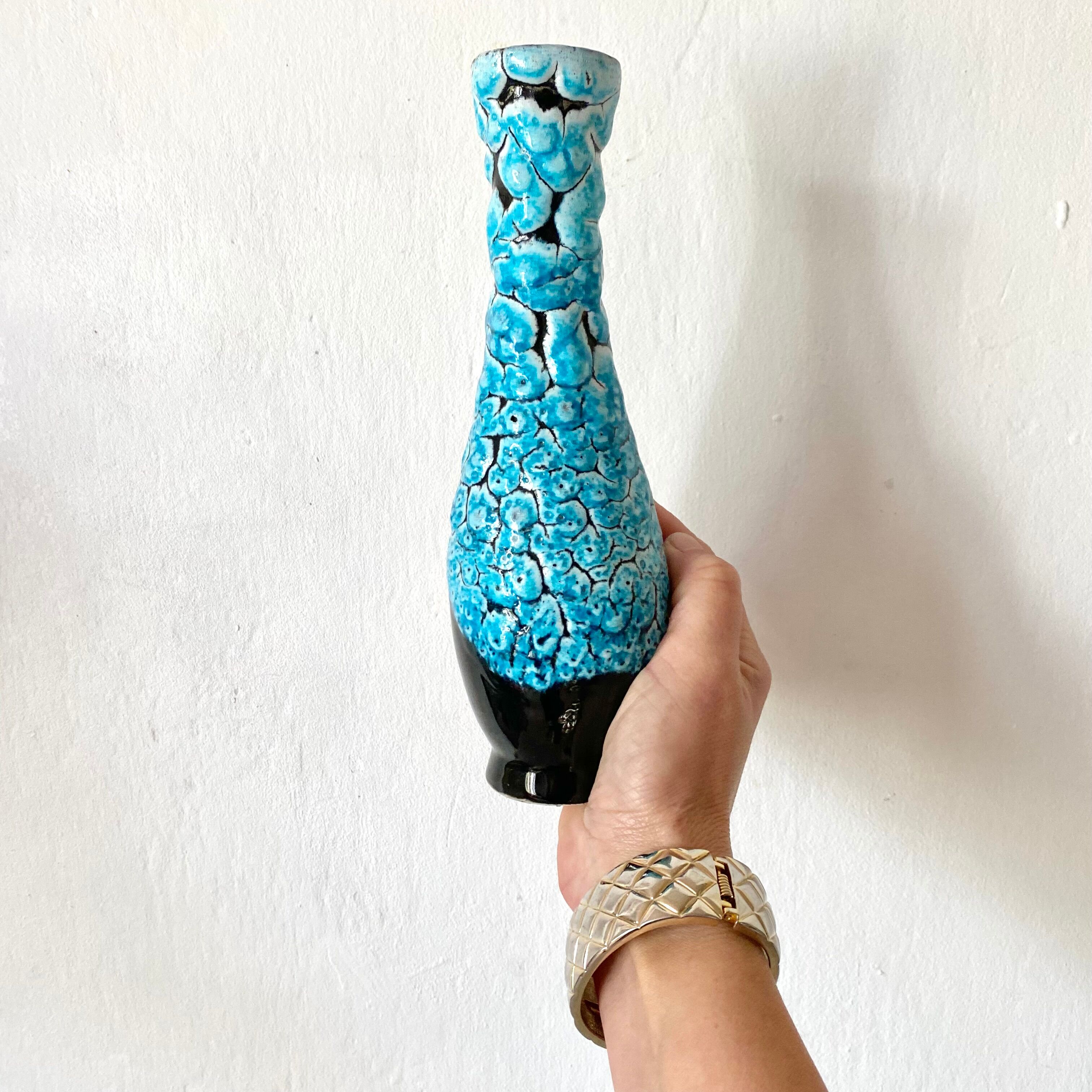 70s single-flower vase