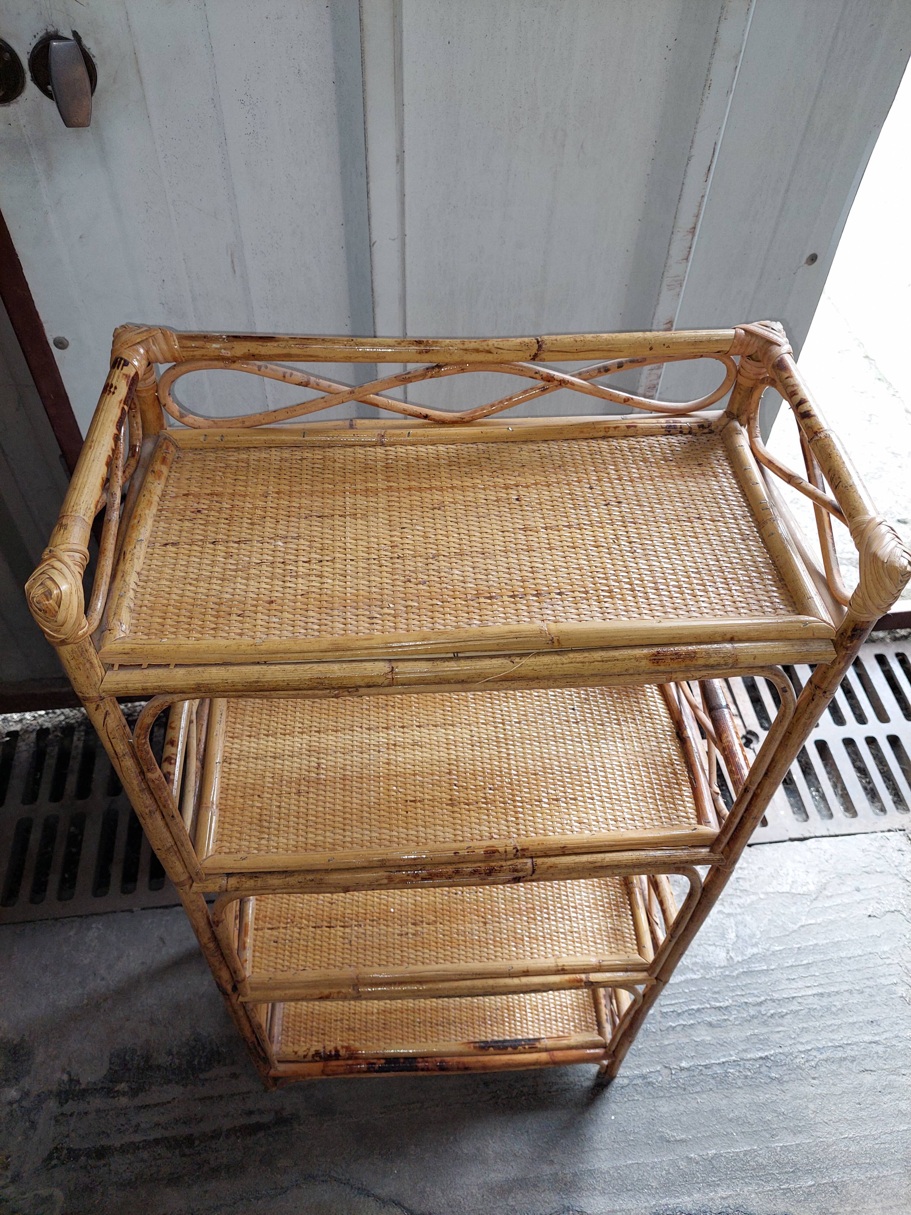 Furniture 4 shelves in used rattan