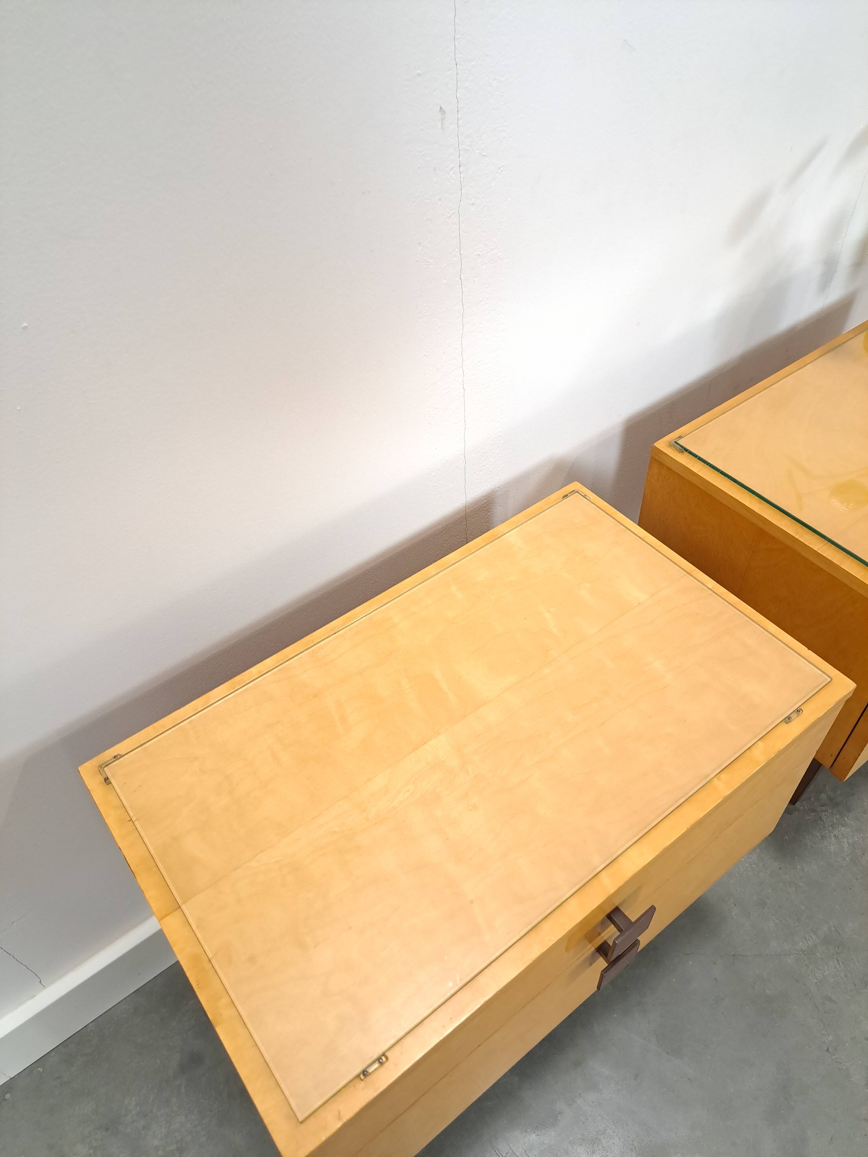 Set nachtkastjes met lade en vierkante grepen