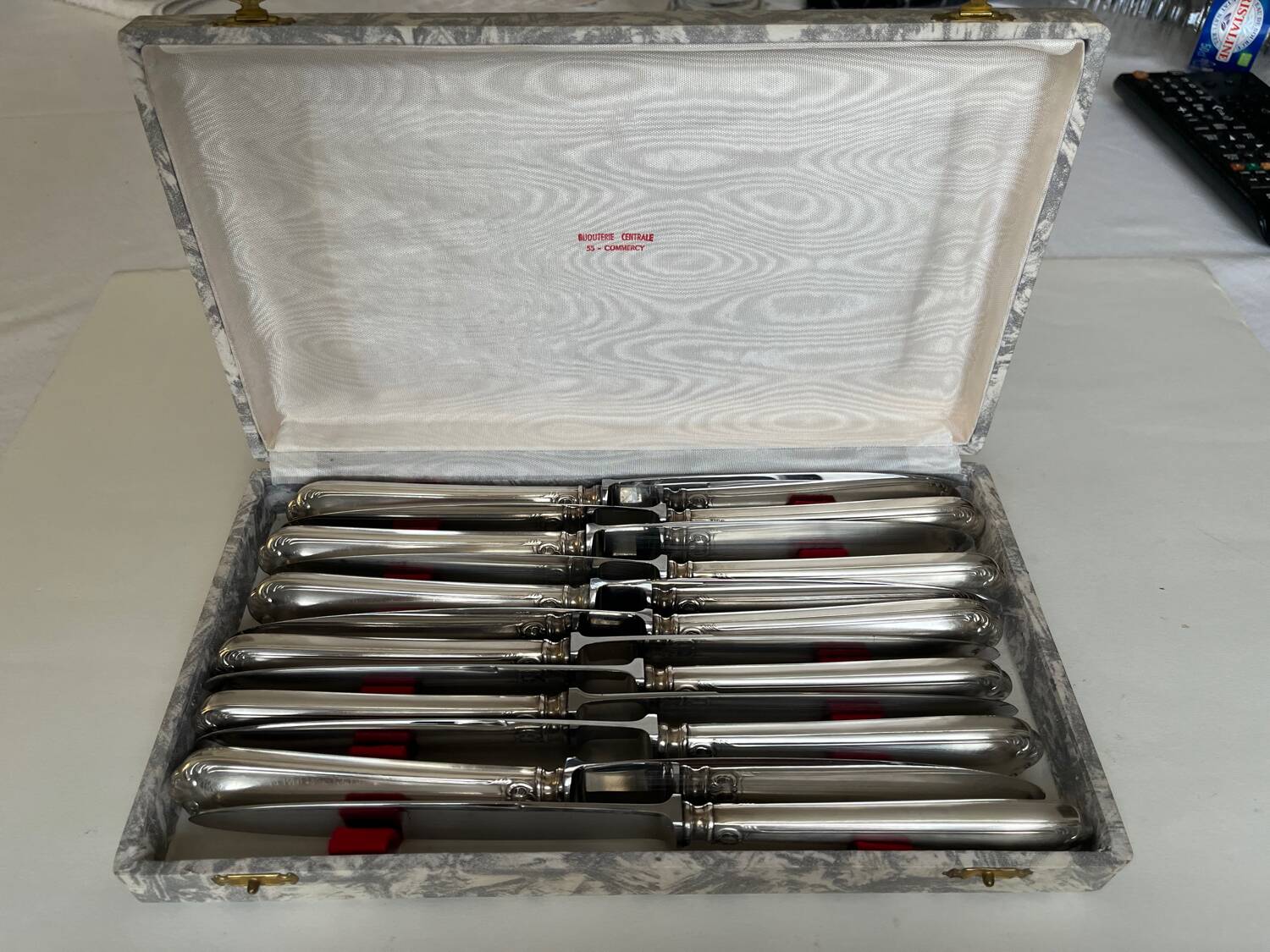 12 silver-plated metal knives