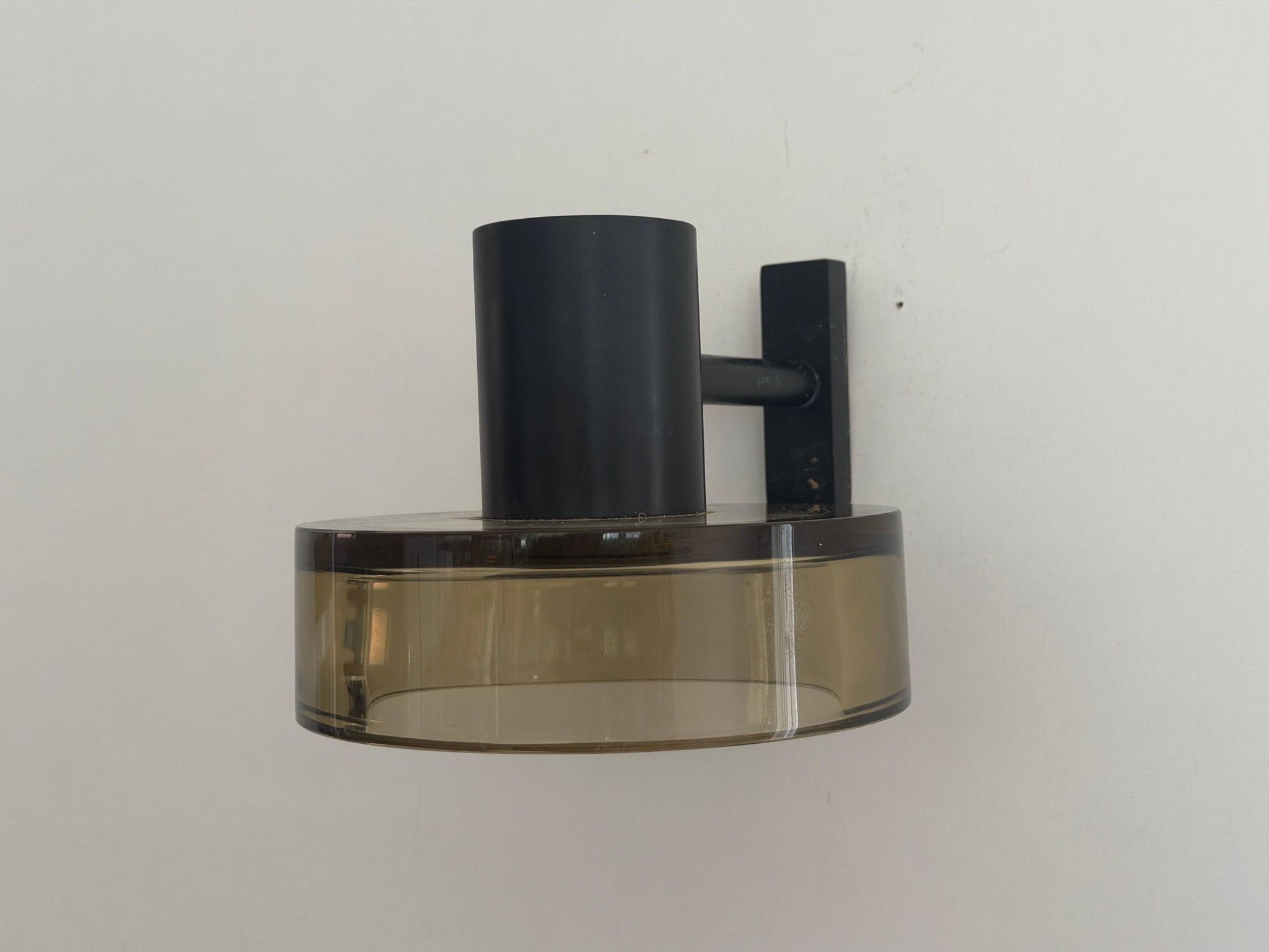 Simple wall light in glass and yellow-brown metal by Seguso, 1950s, Italy.