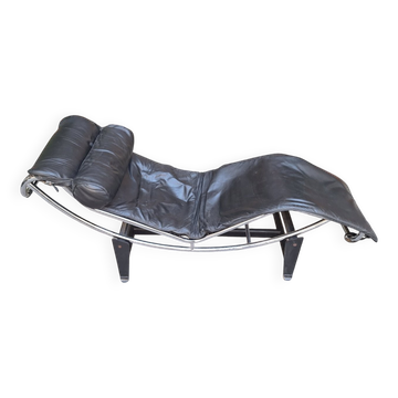 Chaise longue dans le style de Le Corbusier, années 1990.