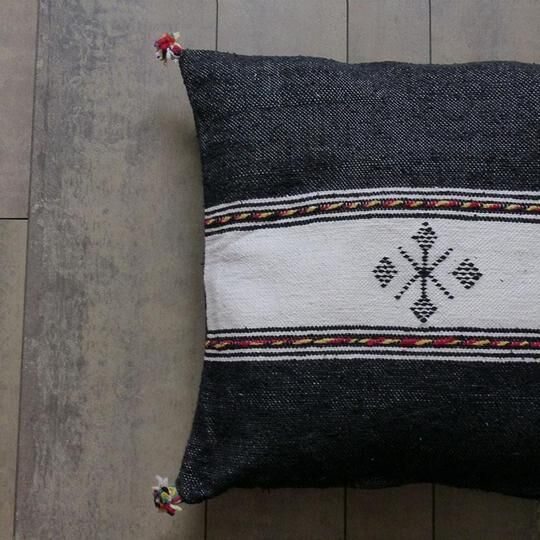 Coussin berbère marocain noir et blanc