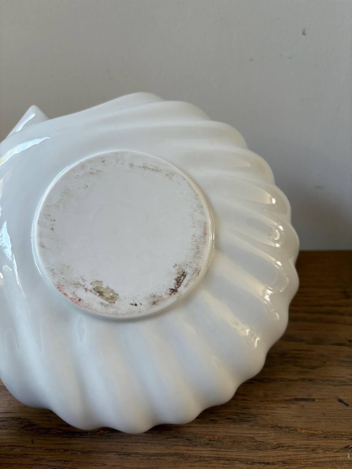 Vintage ceramic shell-shaped dish