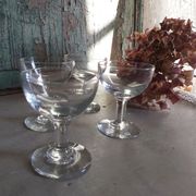 Ensemble de quatre verres