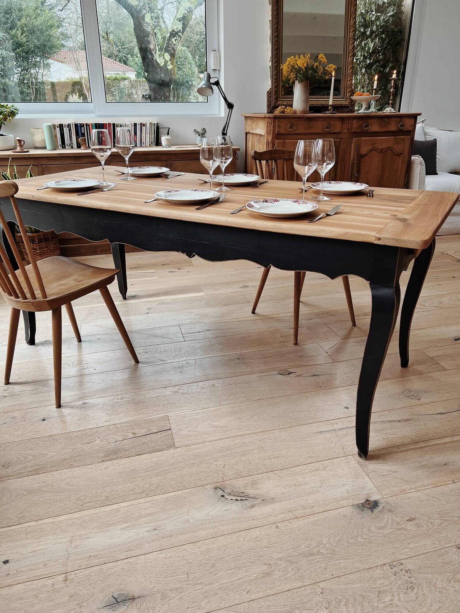 Antique Louis XV table from the 19th century – seats 8-10 people.