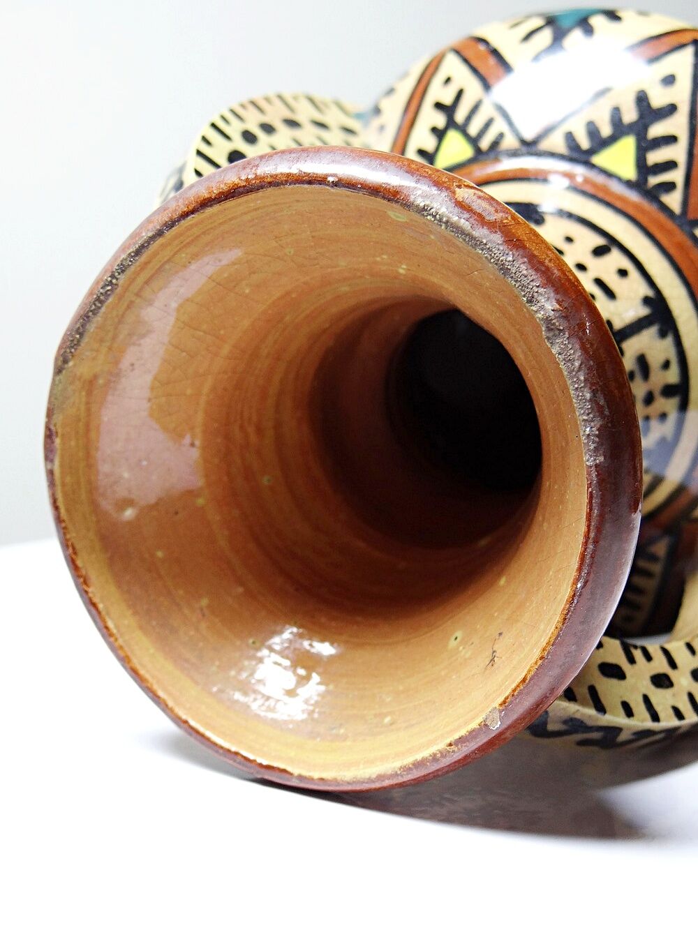 Small handled ceramic vase from Safi, signed, Morocco, 1960-1980.