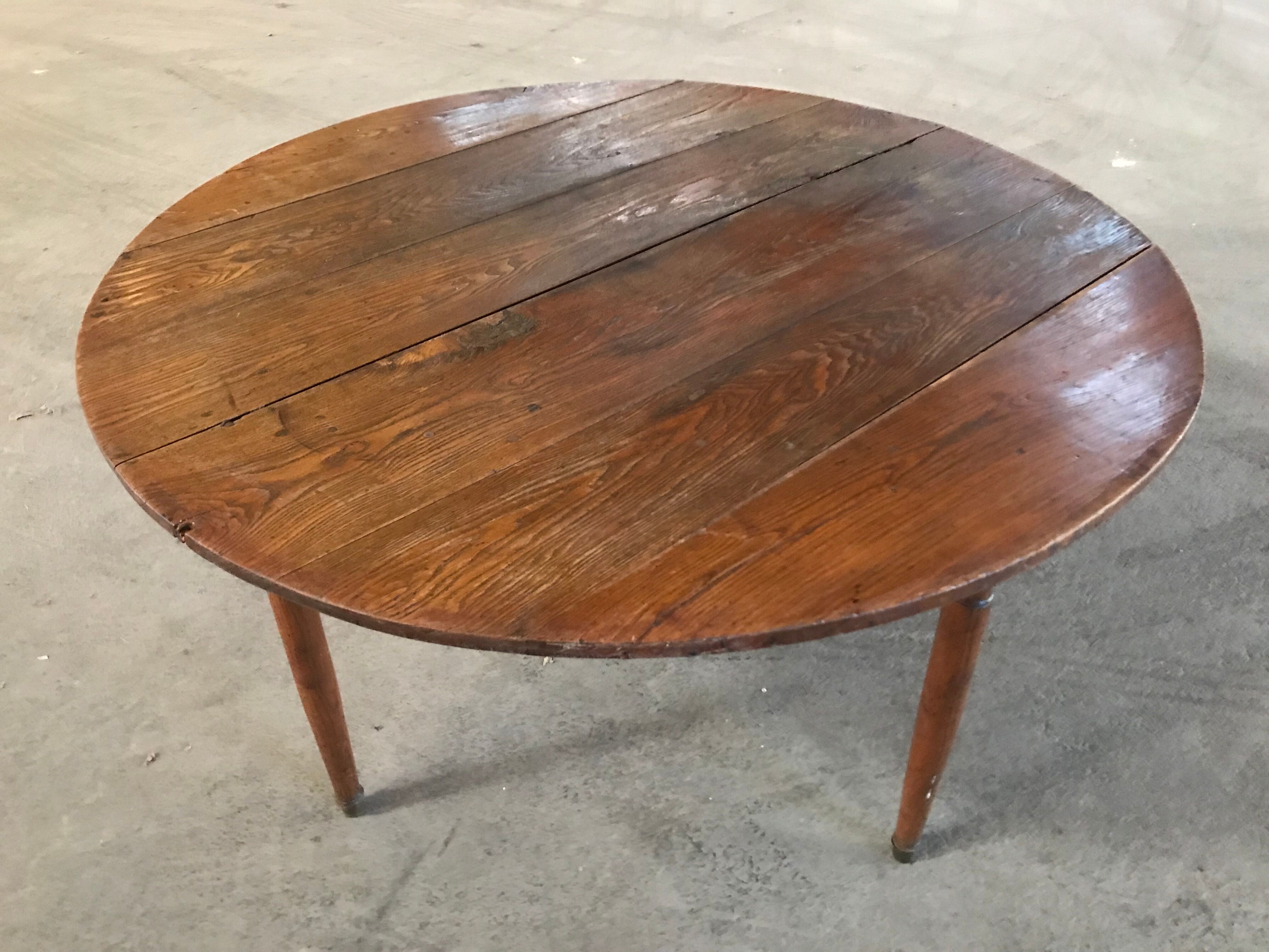 Round farm table 1850 and 6 bistro chairs