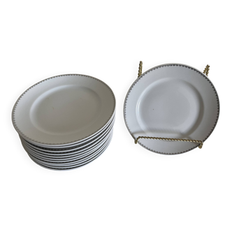 12 assiettes en porcelaine blanche et liseré argenté