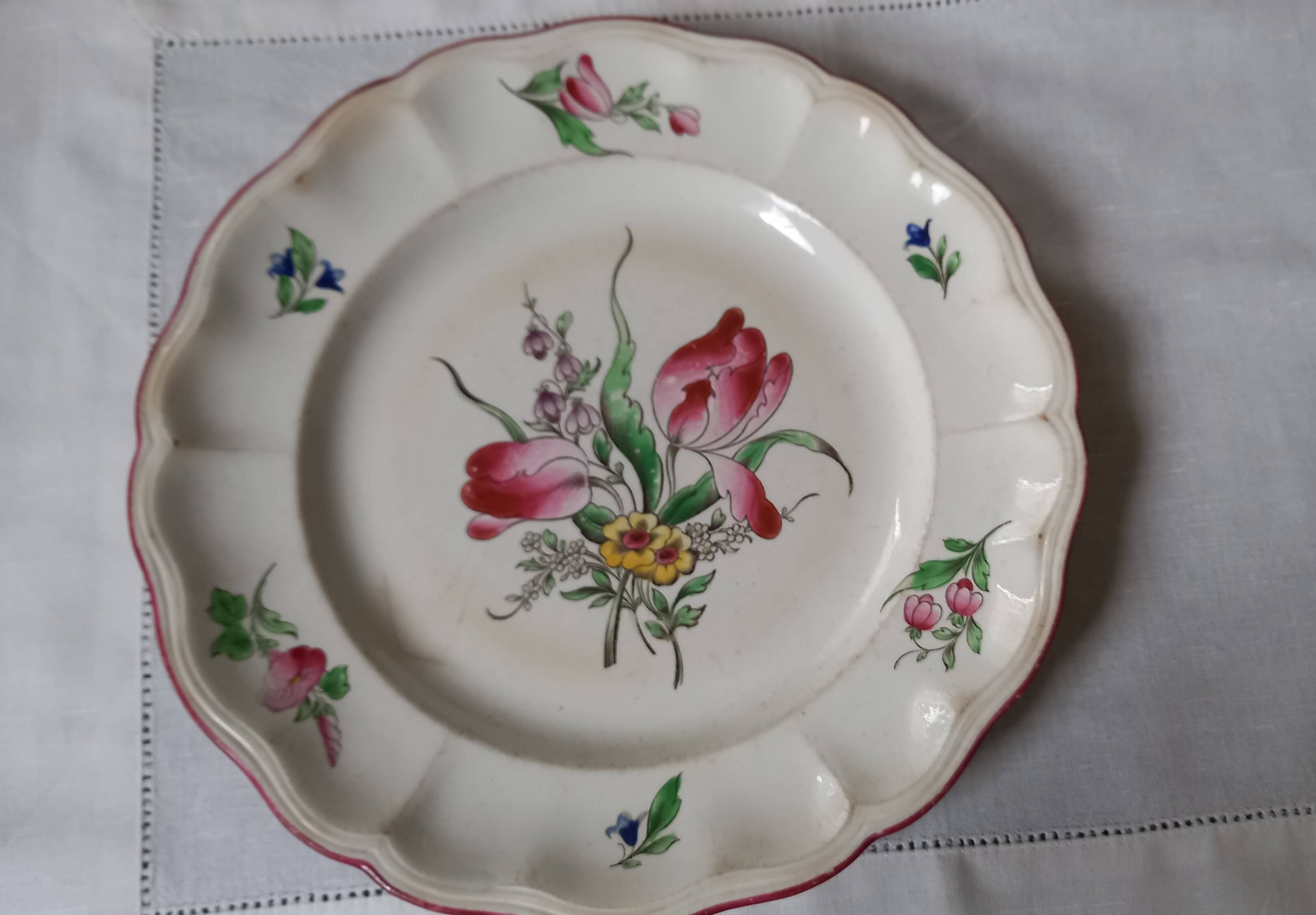 Flat plate from Lunéville with Keller and Guerin KG coat of arms