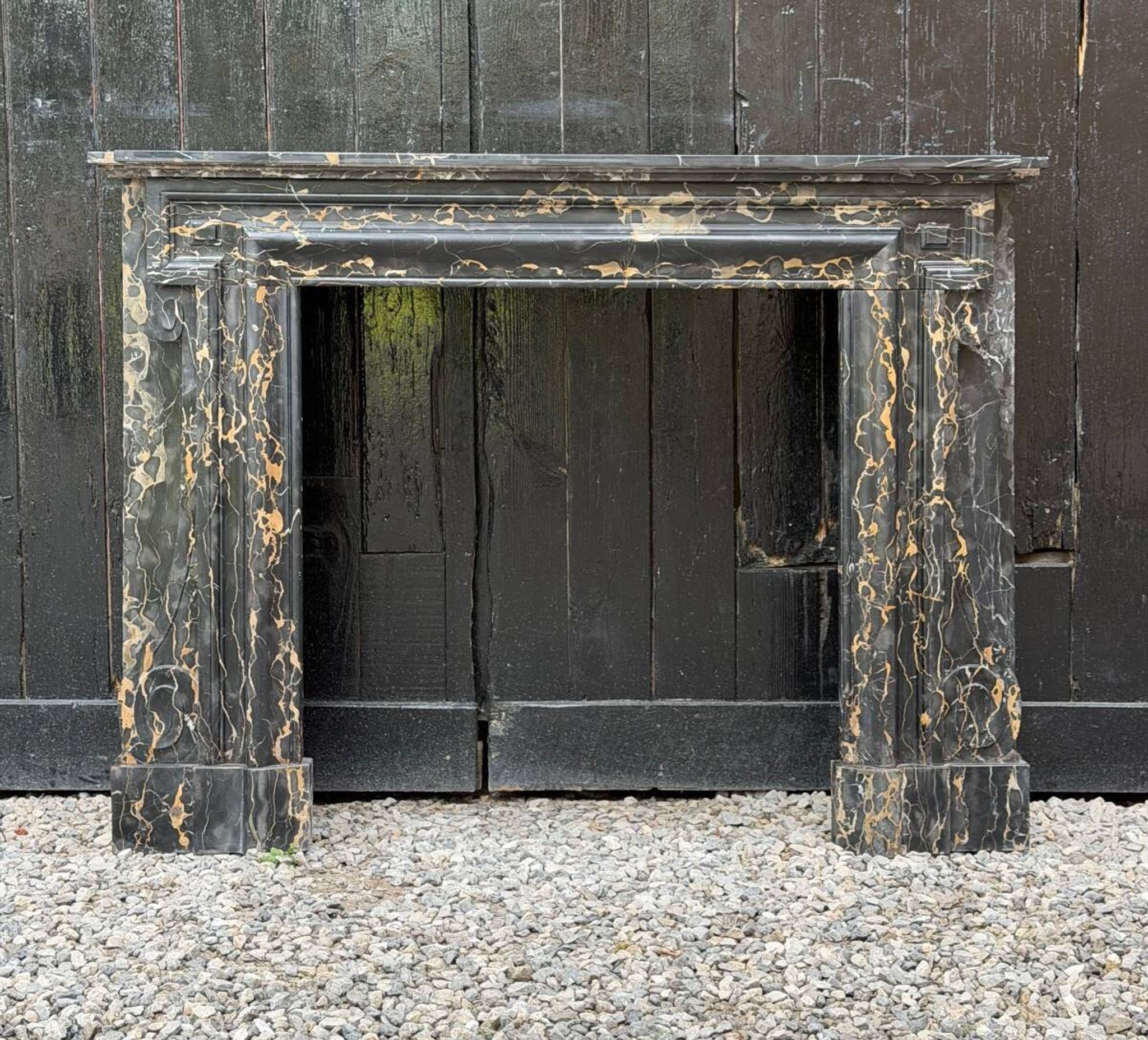 Cheminée de style Louis XIV en marbre Portor, vers 1880