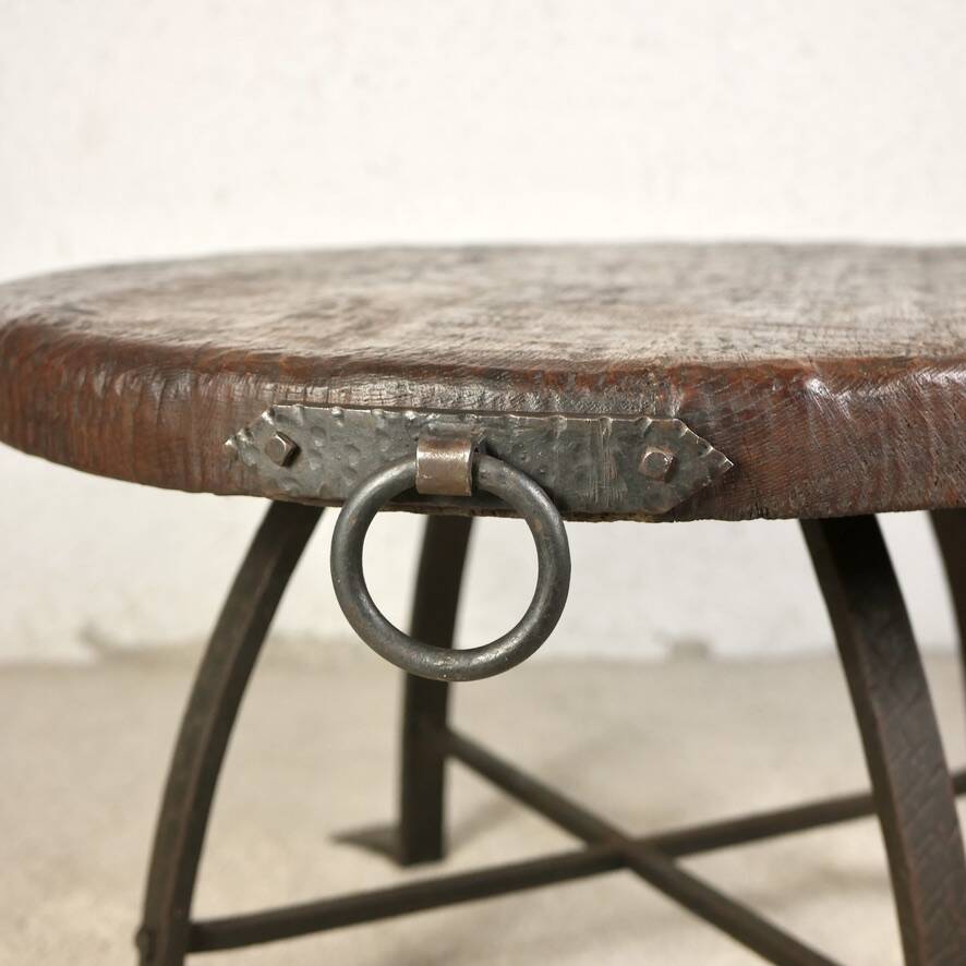 Brutalist round table in wrought iron and wood