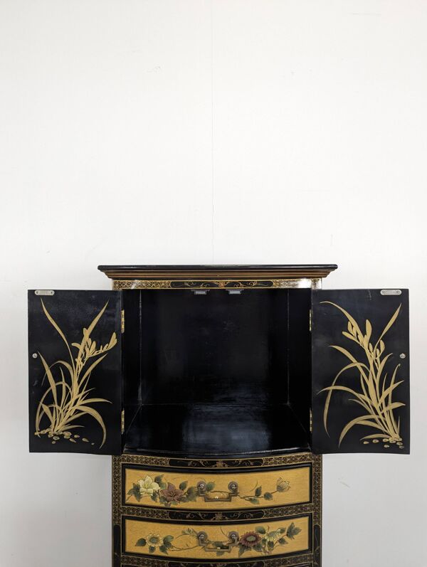 Cabinet doré laqué chinois