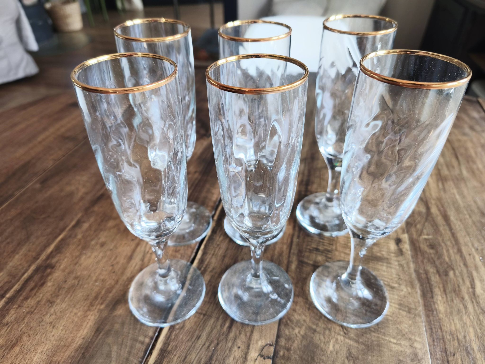 Set of 6 vintage champagne flutes with scrolled drinking rim and gold trim