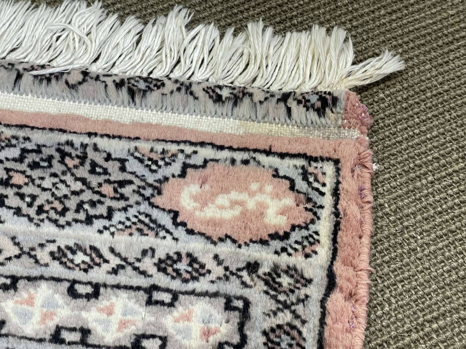 Small handmade Pakistani wool rug - 88x64cm