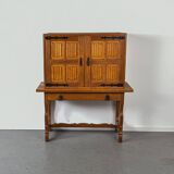 Meuble bar espagnol en chêne sculpté