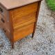 Commode des années 50 en chêne massif 3 tiroirs  pieds coniques