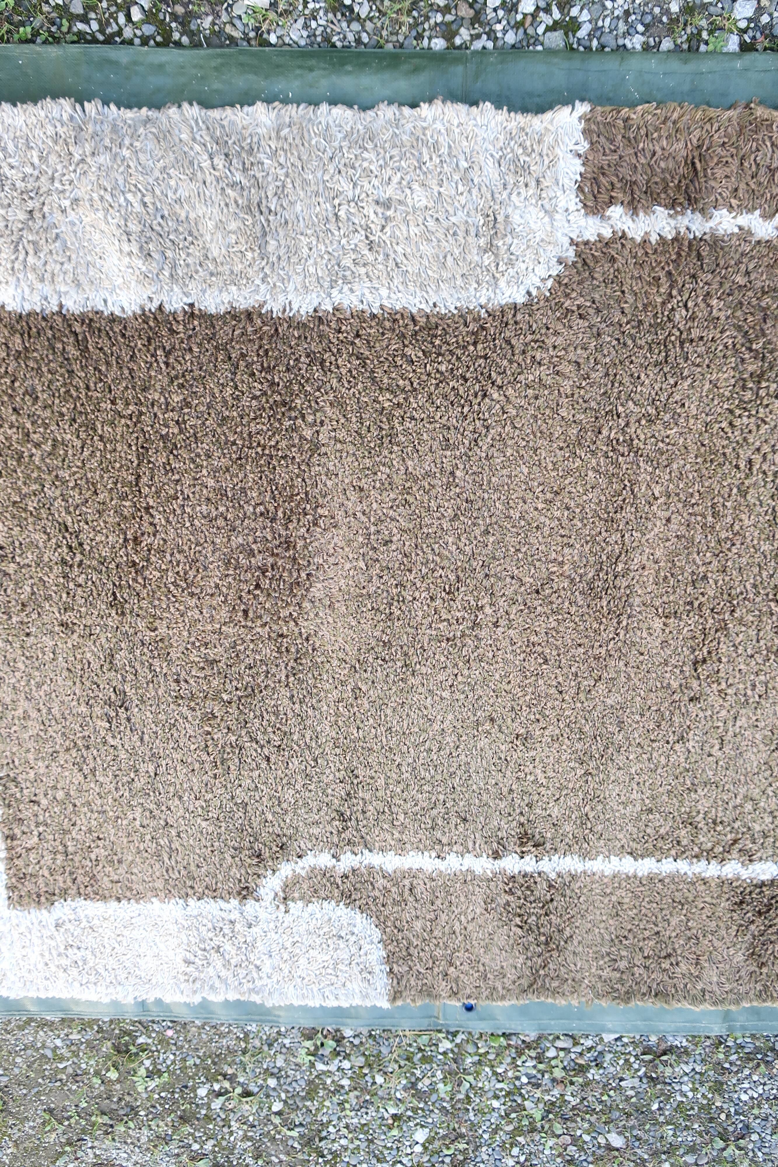 Designer rug 178 x 132 cm in very good condition