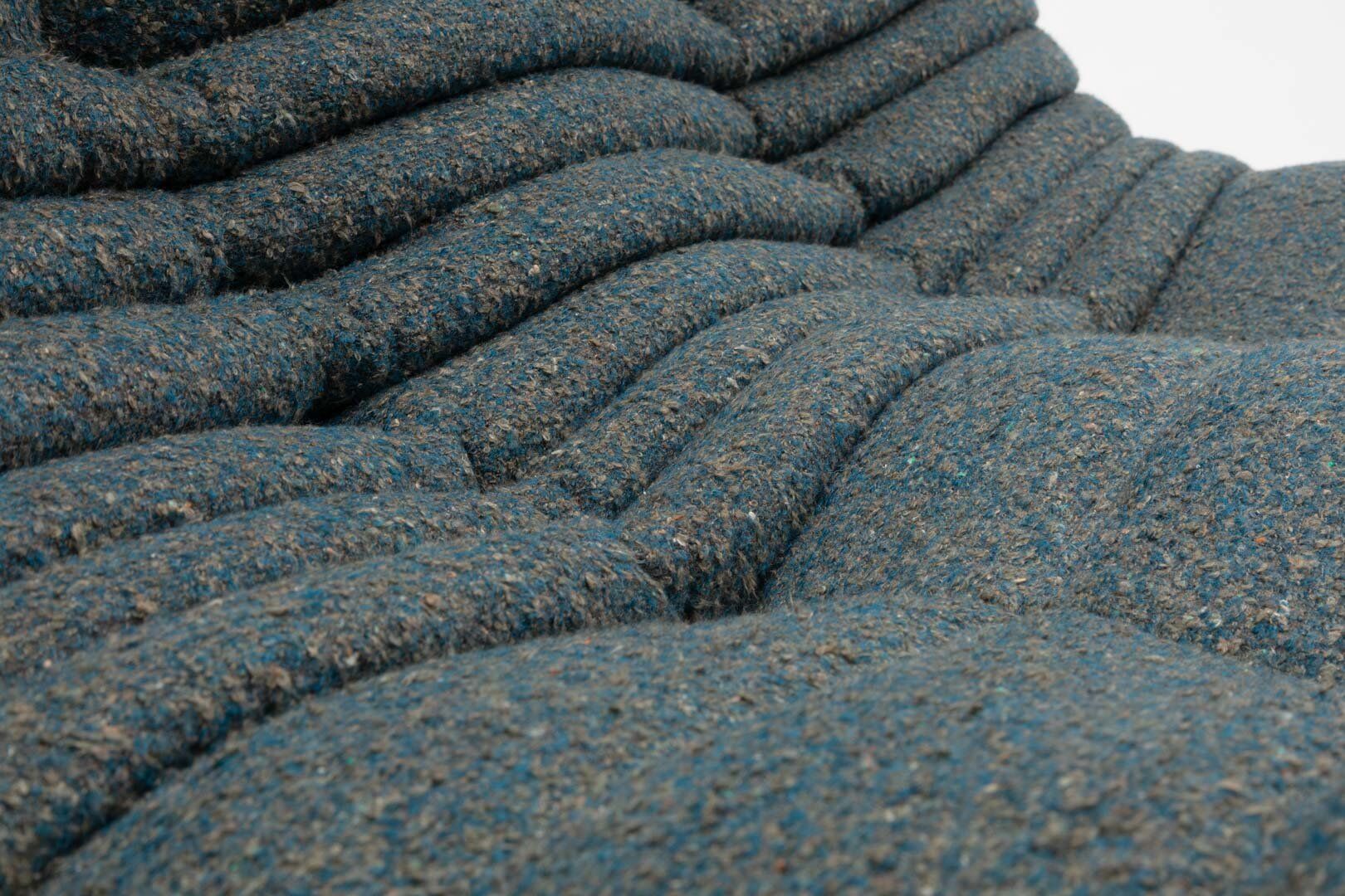 Canapé trois places Togo en bouclé vert par Michel Ducaroy pour Ligne Roset