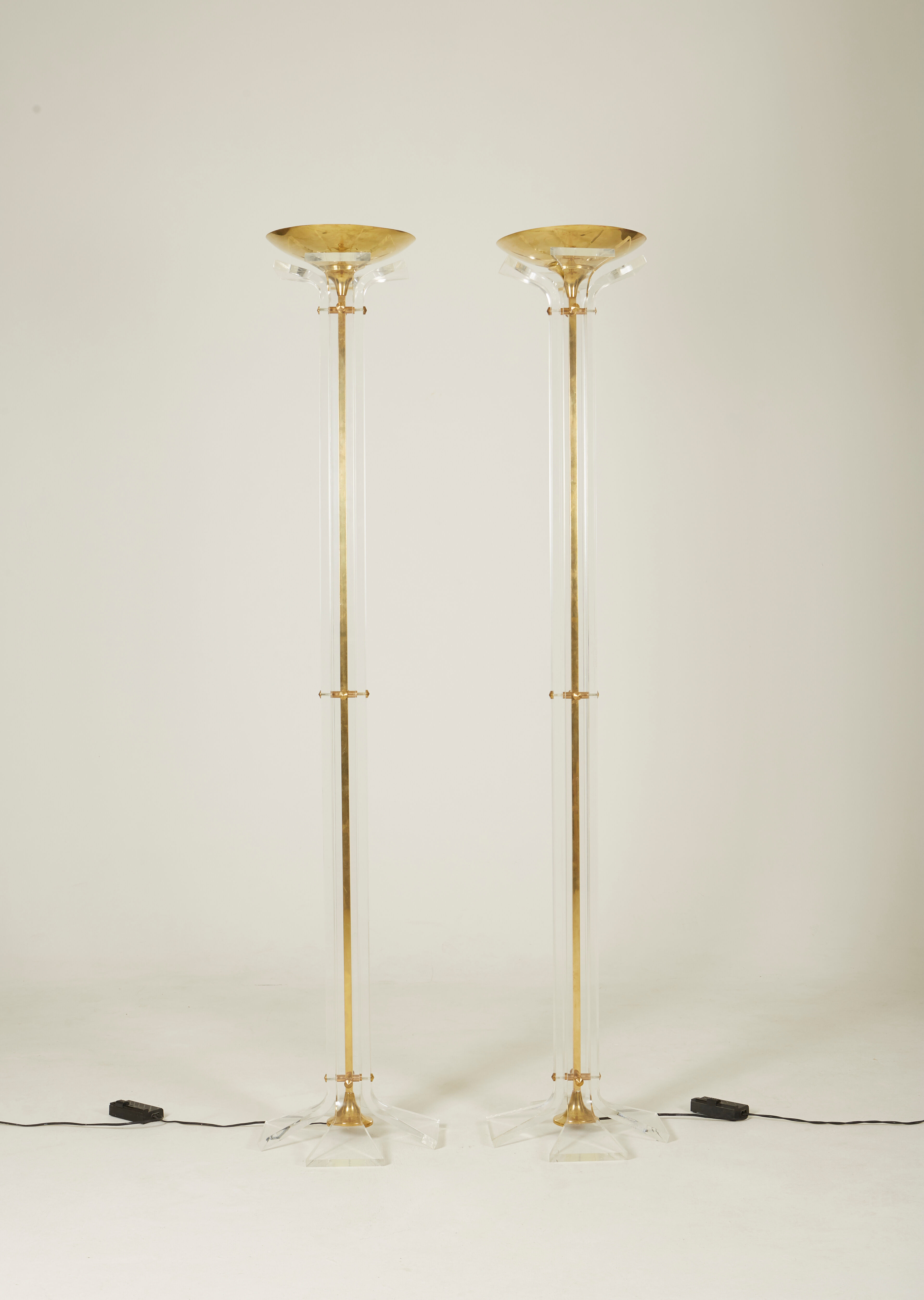 Brass and plexiglass floor lamp Hollywood regency 1970s