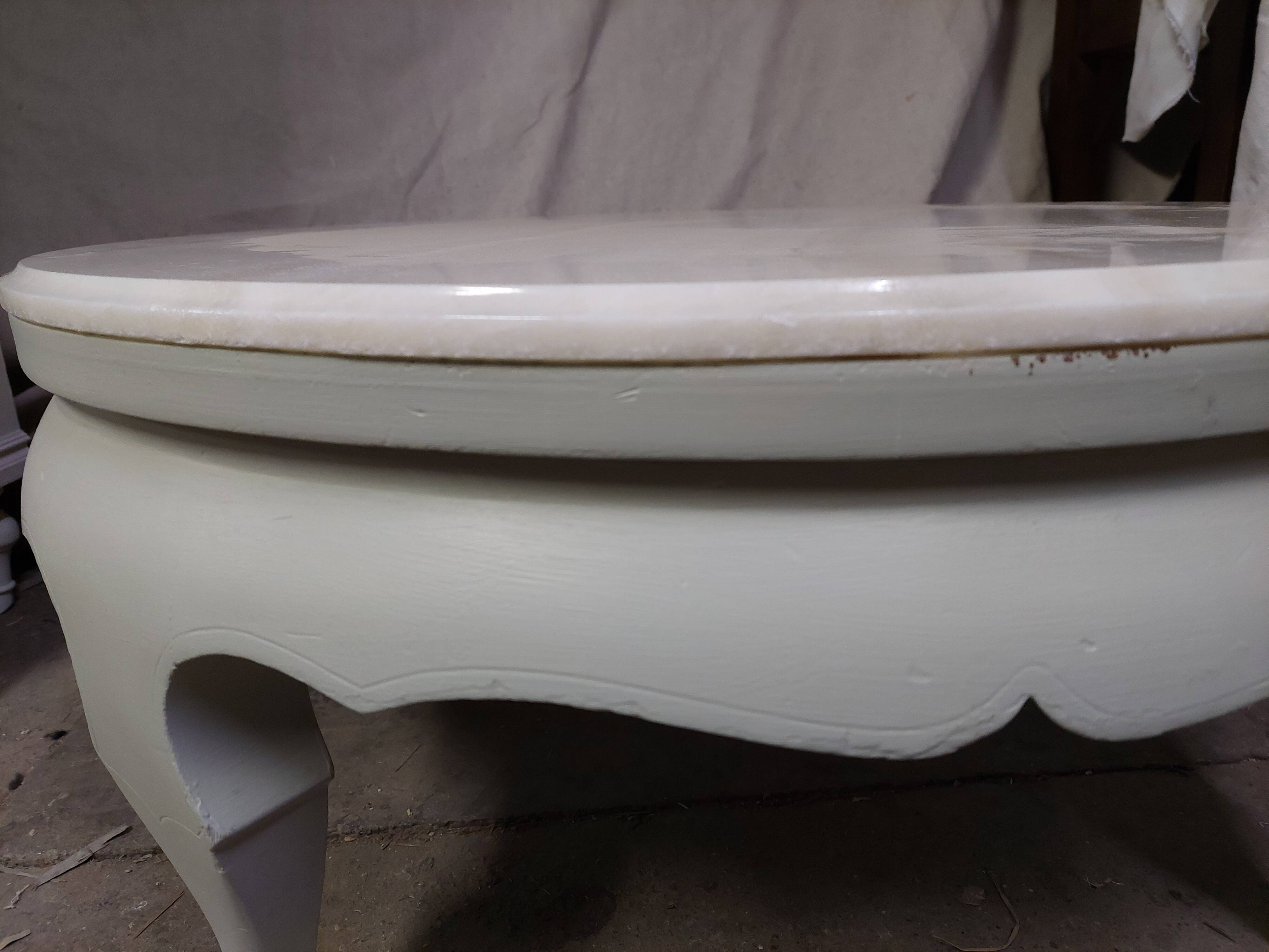 Table basse ronde avec plateau en marbre