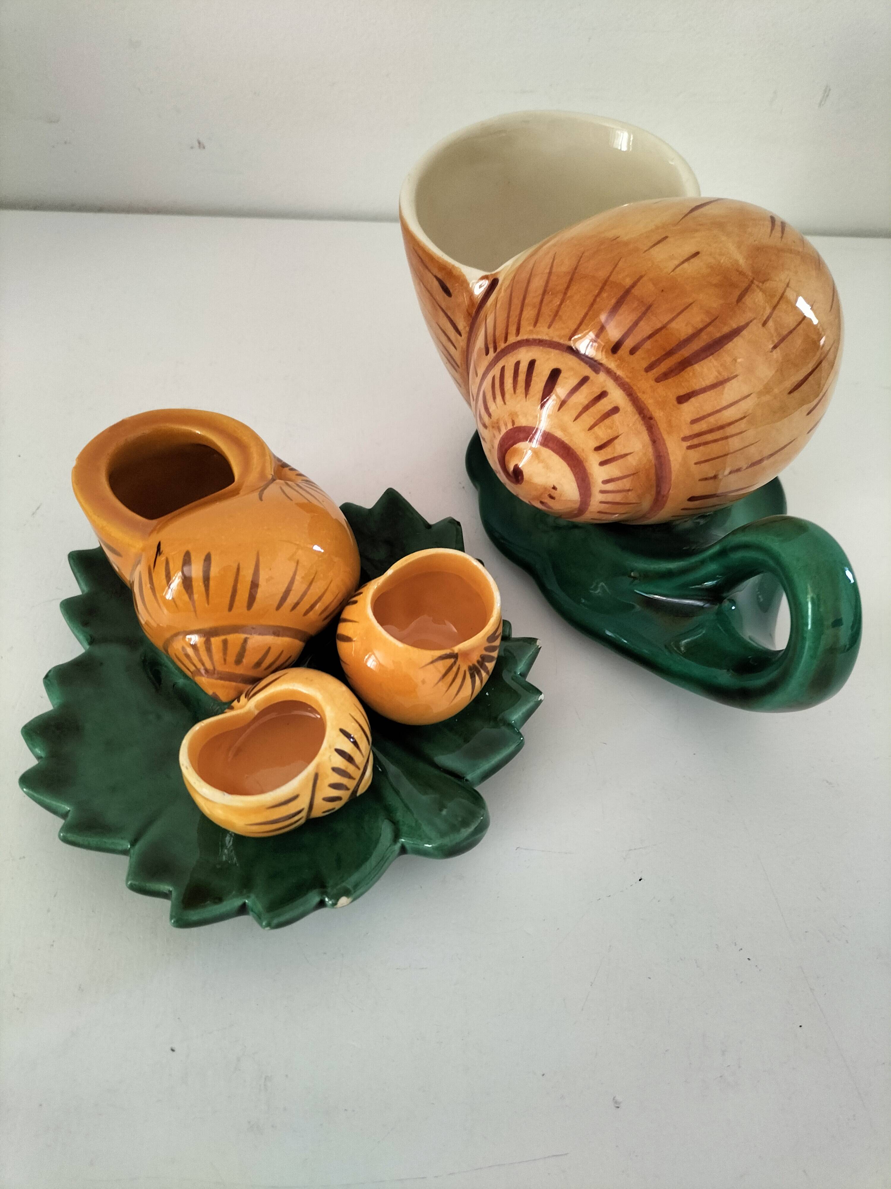 Pair of snail-shaped bowls and their leaf-shaped saucers – 1950s-1960s