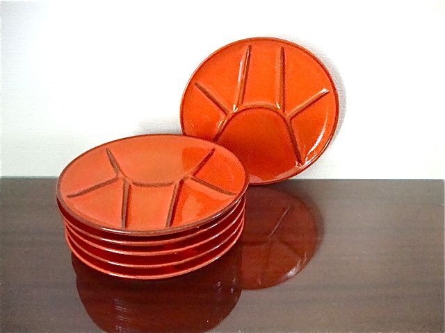 6 compartmentalized plates in red enamelled sandstone