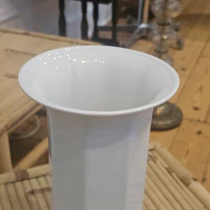 Large flared vintage faceted vase in white porcelain Royal KPM Bavaria