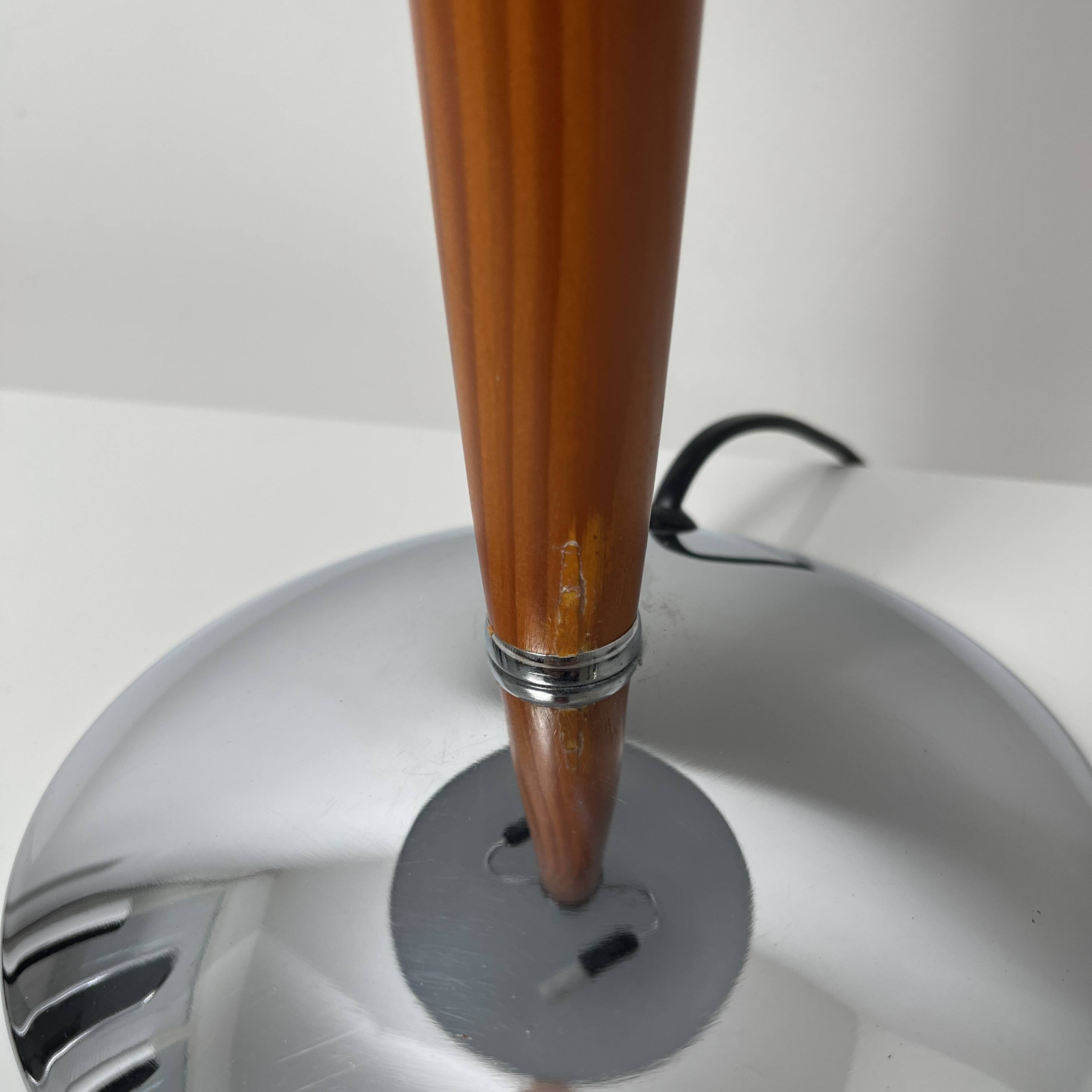 Chrome mushroom lamp in art deco style called liner