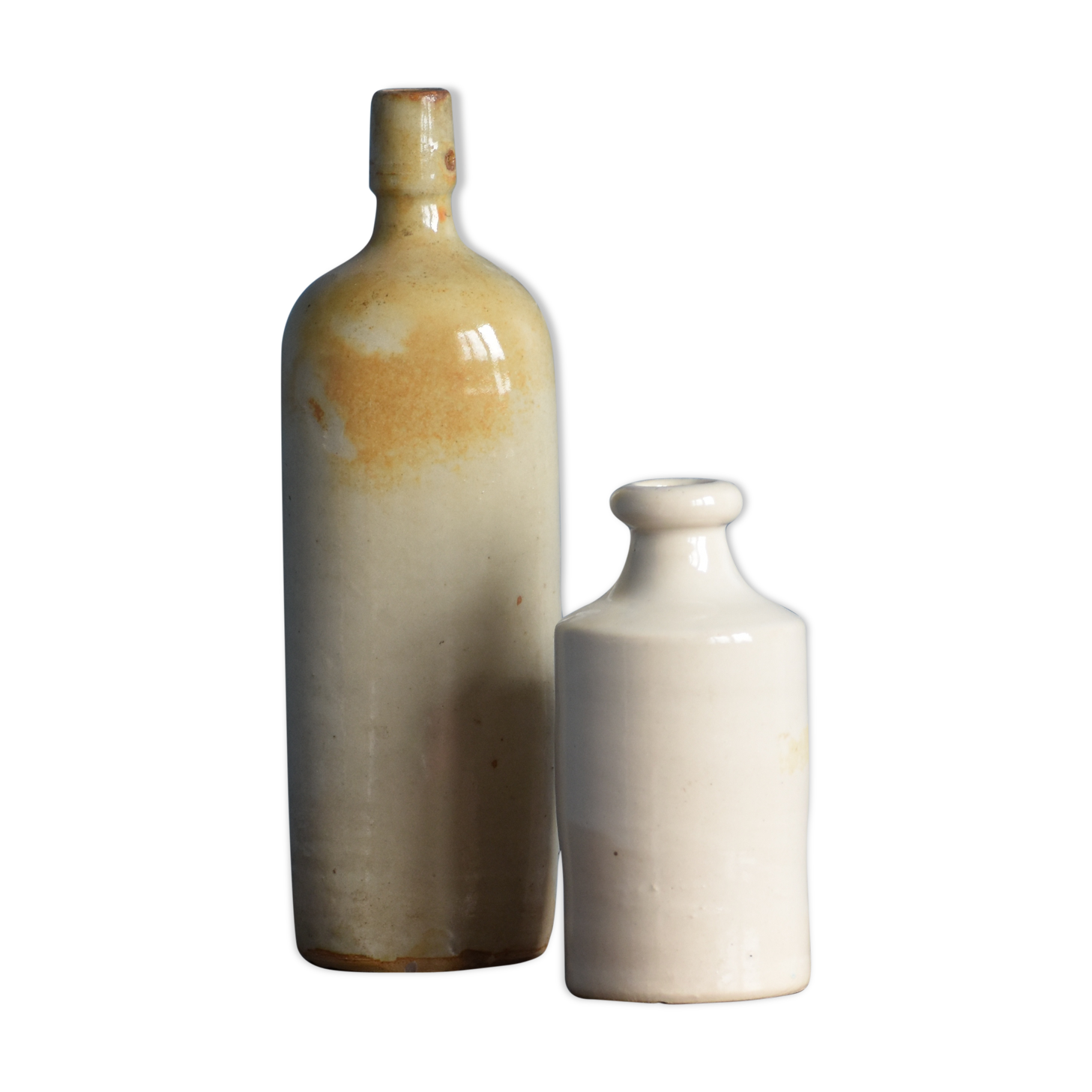 Old kettle and sandstone vase