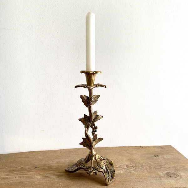 Candlestick in gilt bronze decorated with leaves