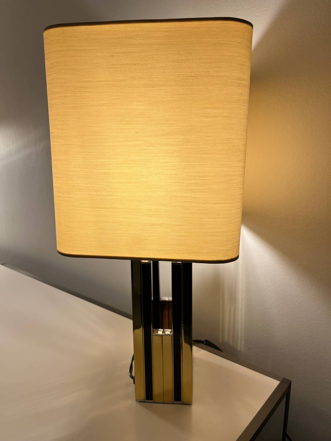 Lampe en laiton doré et noir années 70