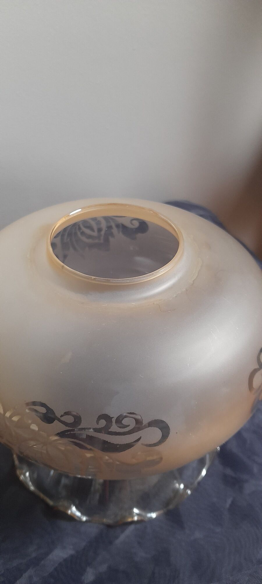 Art deco tulip lampshade in frosted amber glass, serigraphed
