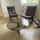 Fauteuils du designer norvégien Ingmar Relling. Petite table basse assortie