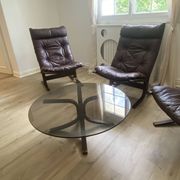 Armchairs by the Norwegian designer Ingmar Relling. Matching coffee table.