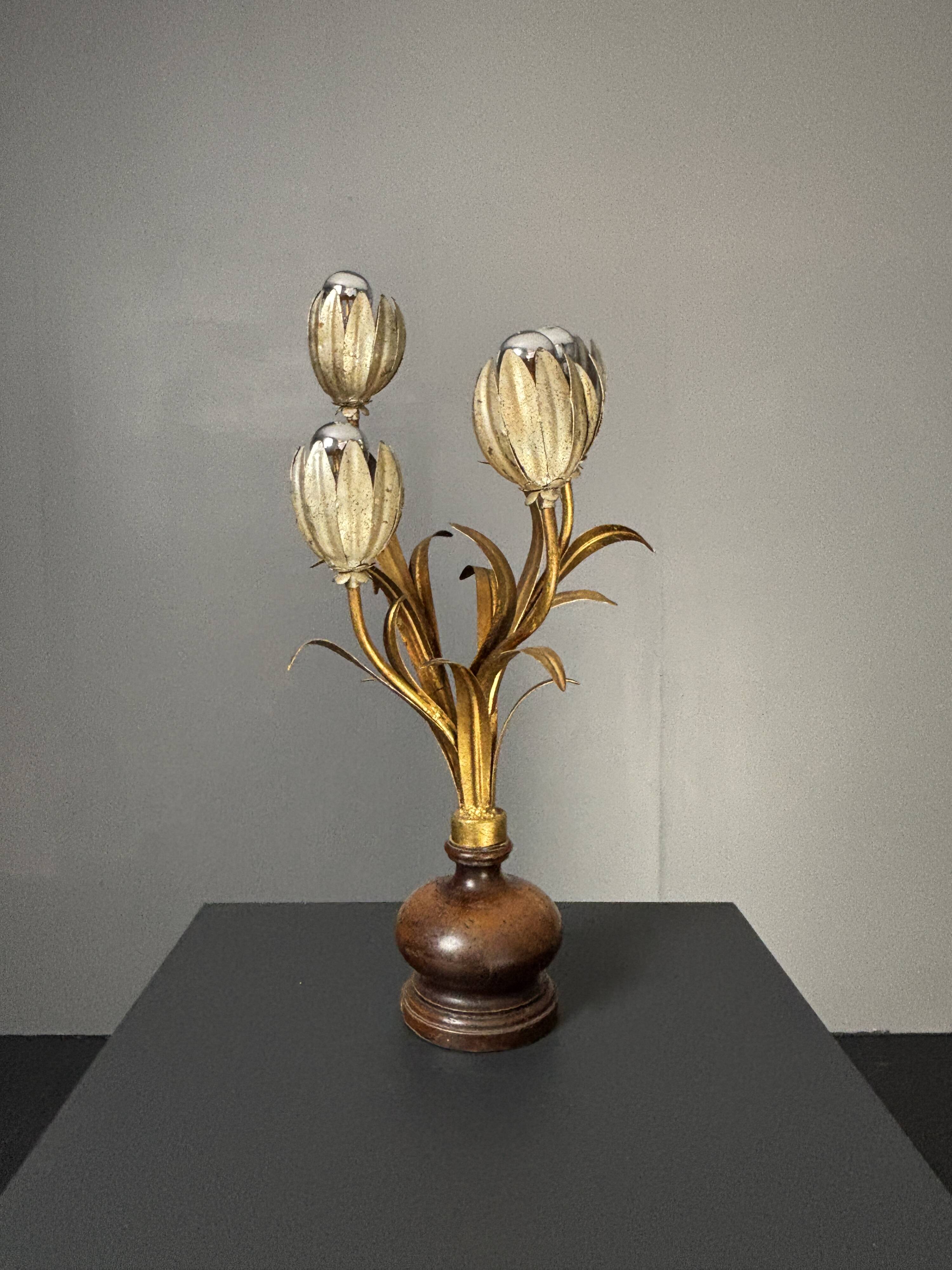 Midcentury Hollywood Regency Florentine gilt metal flower table lamp, 60s.