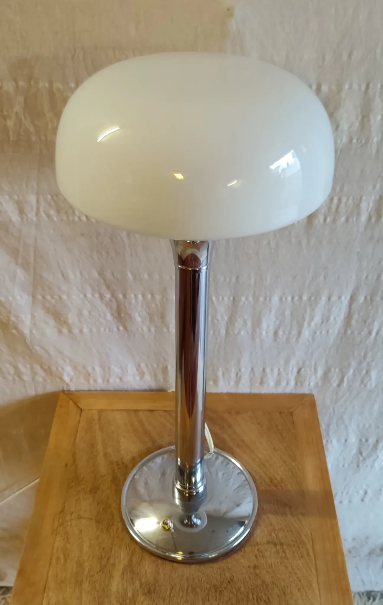 Table lamp in Bauhaus style with chrome metal and opaline globe - mid 20th century.
