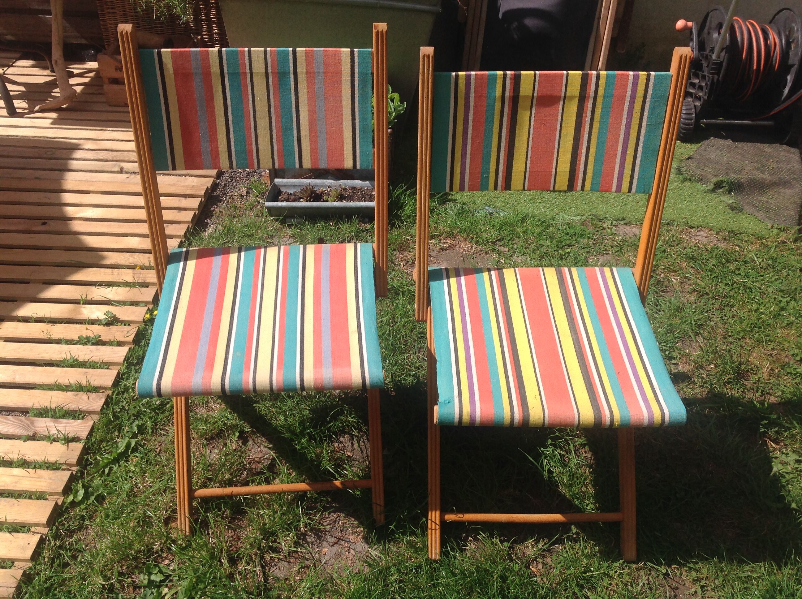 Duo of folding chairs