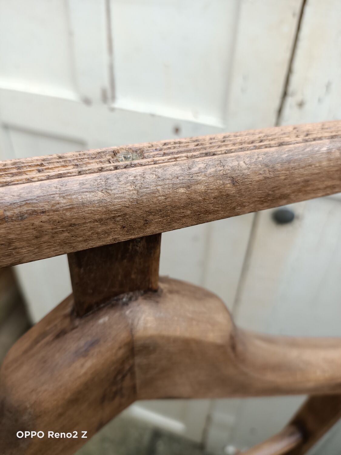 Valet en bois patiné
