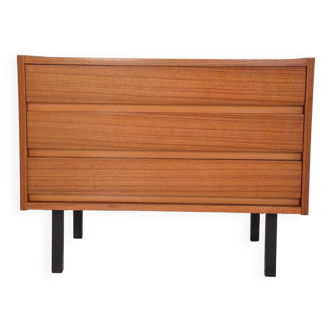 Scandinavian chest of drawers dating from the 50s.