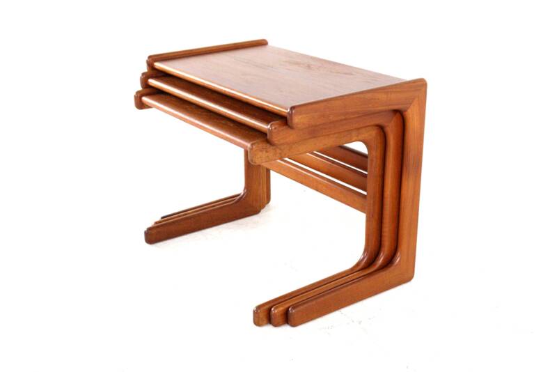 Tables gigognes Salin Nyborg - design danois du milieu du siècle moderne en teck