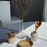 A solid brown flat-bottomed stoneware bowl D18